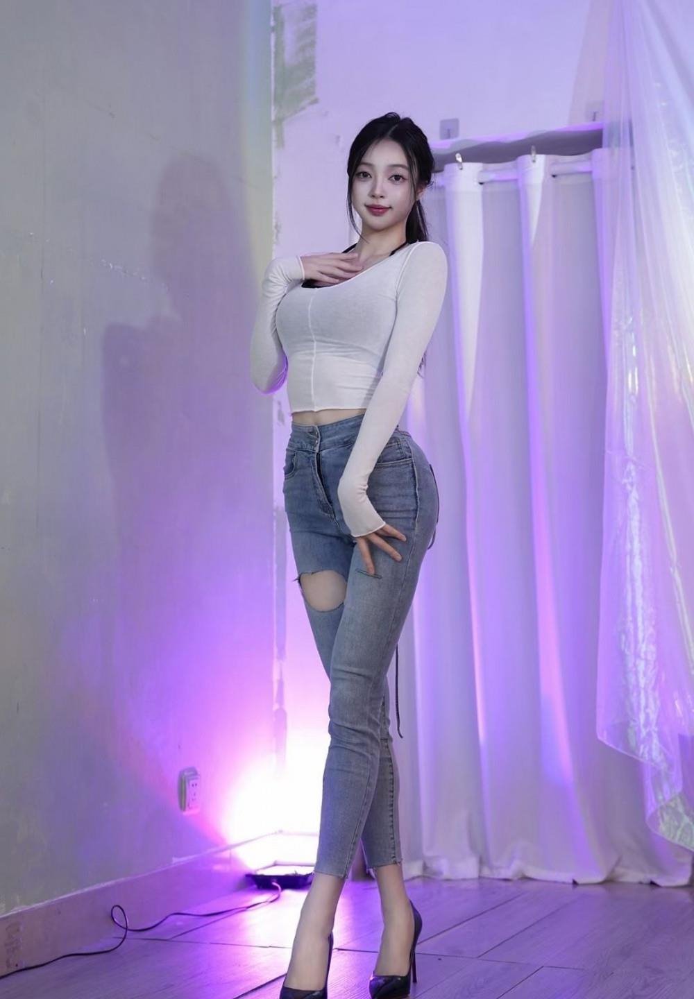 ��g����